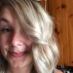 Meet your Posher, Dominique